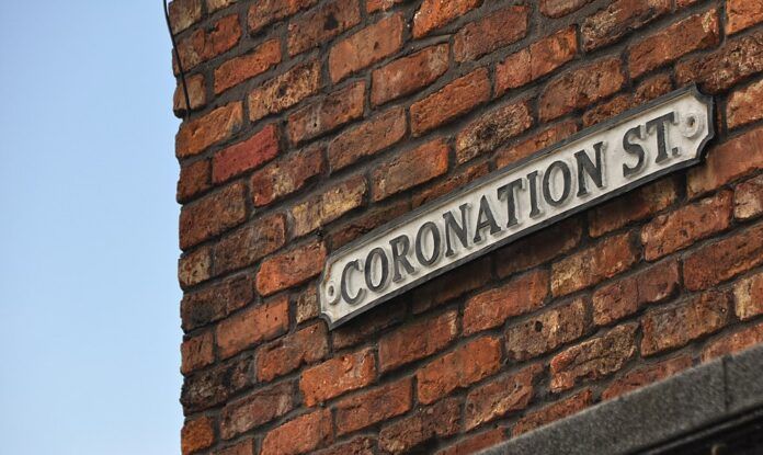 Coronation Street Legend Charlie Lawson Hospitalised After Fall