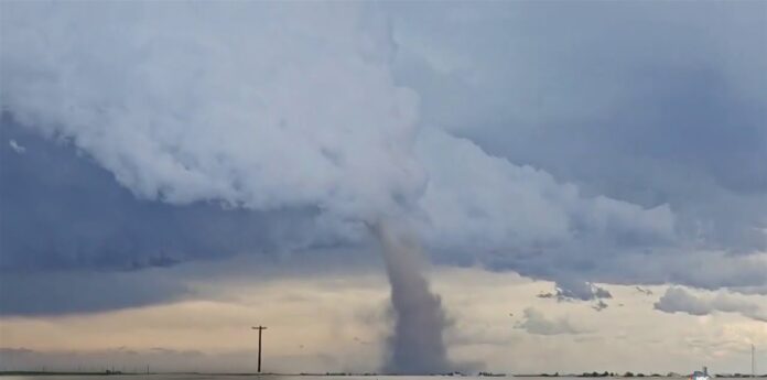 Kentucky Tornado Deaths as Storms Hit Missouri, Virginia