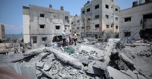 Deadly Gaza Conflict Offensive Escalates Amid Hostage Crisis