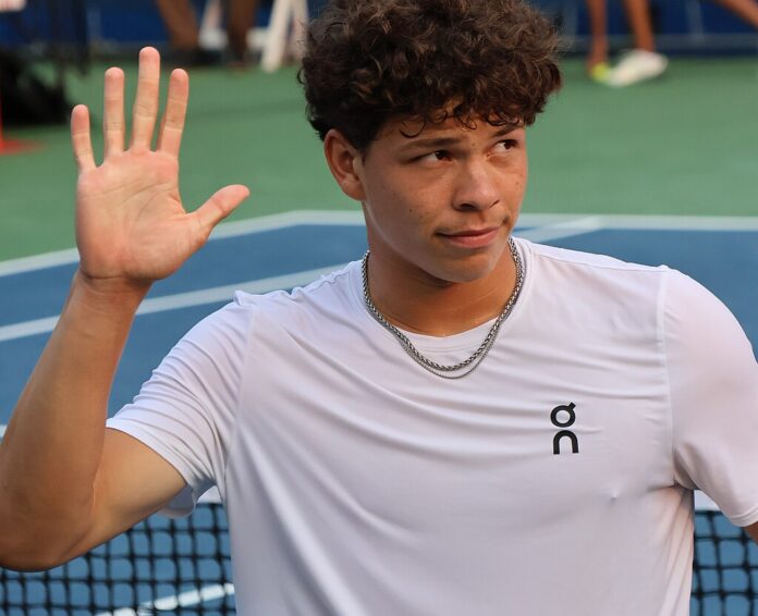 Ben Shelton Wimbledon Curfew Halts Match Before Victory