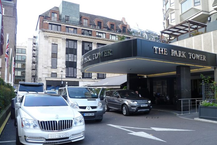Man Fatally Stabbed Outside Knightsbridge Hotel